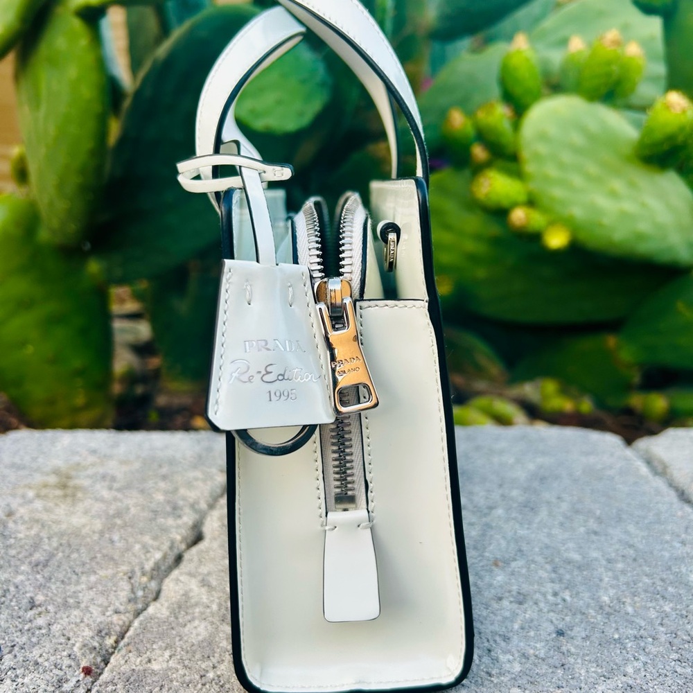Prada Re-Edition 1995 Tote Spazzolato Leather White - Picture 5 of 14